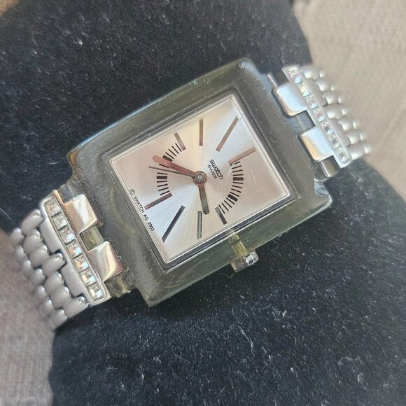 Vintage Swatch Swiss Ladies Wristwatch Quartz Analog Silver Tone Wrist Watch - Picture 4 of 12